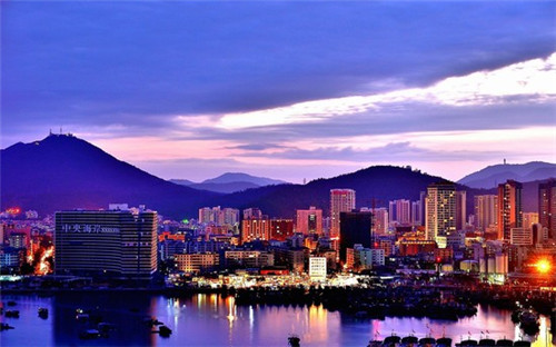 乌兰布统白桦林景区（乌兰布统夹皮沟白桦林）